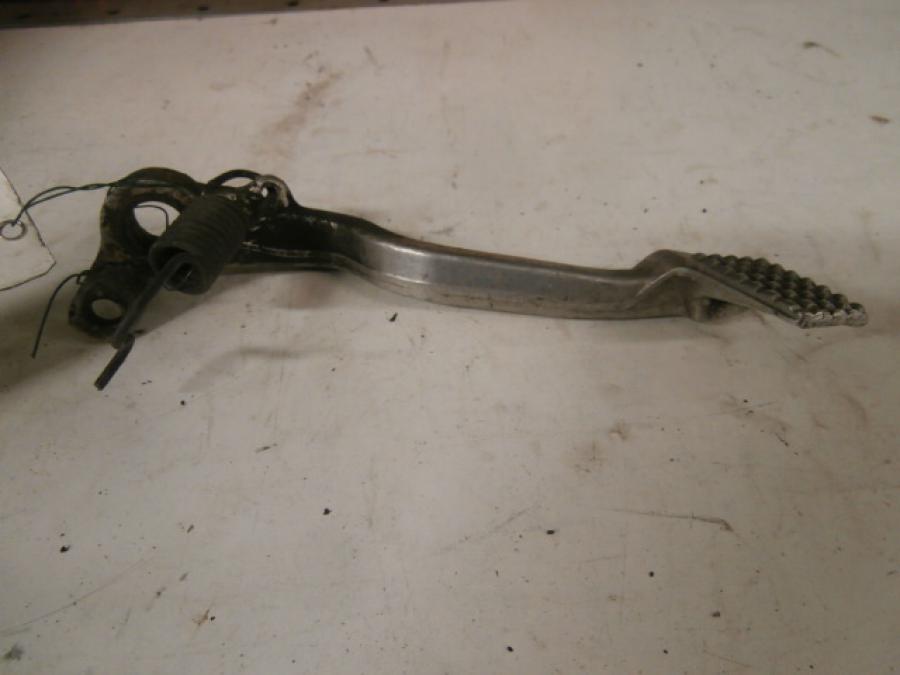 Höger sida på Bromspedal från en Kawasaki GPZ 600 R -1985 motorcykel.