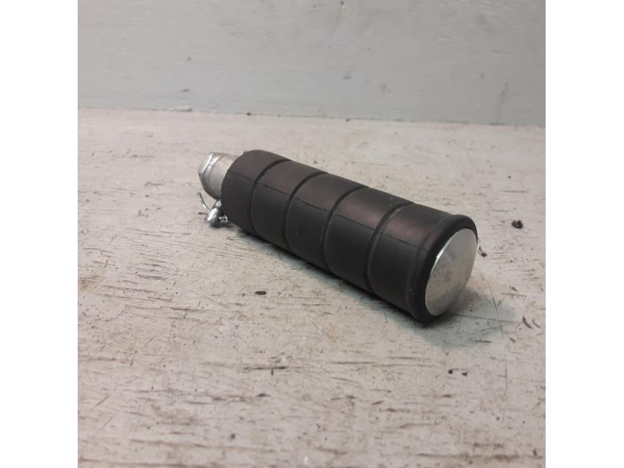 Baksidan på Fotpinne från en Yamaha XVS 1100 -2001 motorcykel.