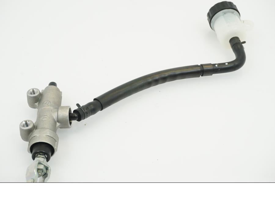 Framsidan på Bromshuvudcylinder från en Kawasaki Z 1000 -2014 motorcykel.