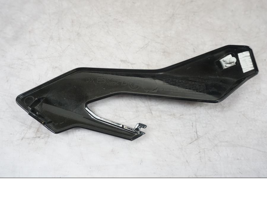 Höger sida på Toppkåpa från en BMW F 800 R -2018 motorcykel.