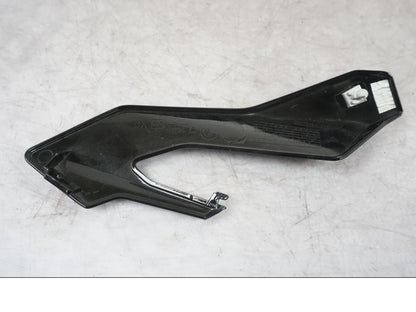 Höger sida på Toppkåpa från en BMW F 800 R -2018 motorcykel.