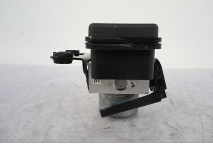 Höger sida på ABS Modulator från en KTM 1290 Super Duke R -2023 motorcykel.