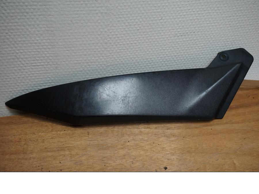 Framsidan på Bensintankskåpa från en Yamaha YZF 1000 R1 -2003 motorcykel.