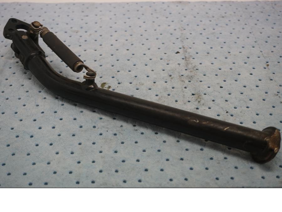 Framsidan på Sidostöd från en KTM 690 SMCR -2015 motorcykel.