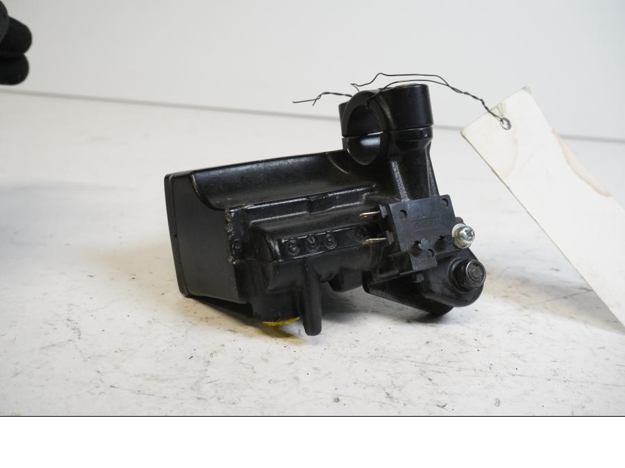 Höger sida på Bromshuvudcylinder från en Yamaha XT660Z Tenere -2009 motorcykel.