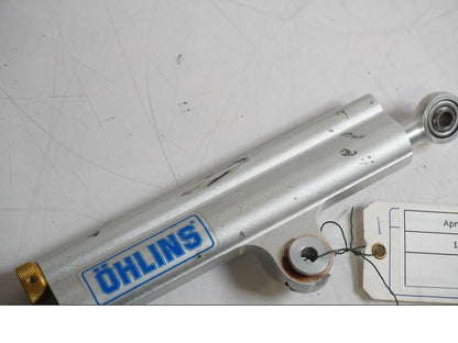 Baksidan på Styrdämpare Öhlins från en Aprilia RSV4 1000 RF -2015 motorcykel.