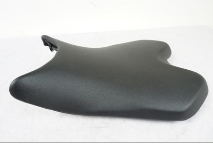 Höger sida på Sadel från en Yamaha YZF R6 -2009 motorcykel.