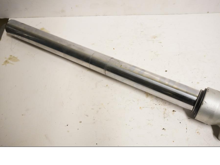 Höger sida på Gaffelben från en BMW F 650 CS -2002 motorcykel.