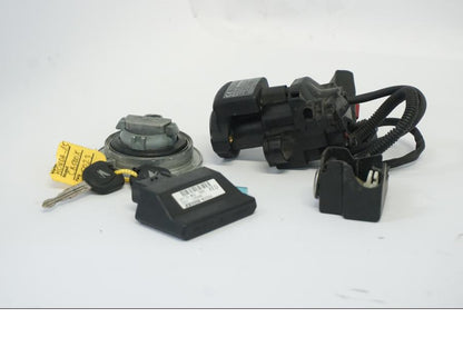 Höger sida på Låssats från en Honda CB 500 X -2015 motorcykel.