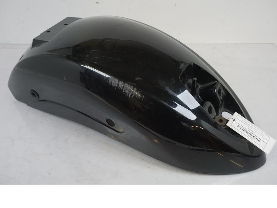 Framsidan på <p>Bakskärm från Kawasaki VN 900 Custom 2007.</p>

<p>Lackskador, skrapmärke, repor se bilder.</p> motorcykel.