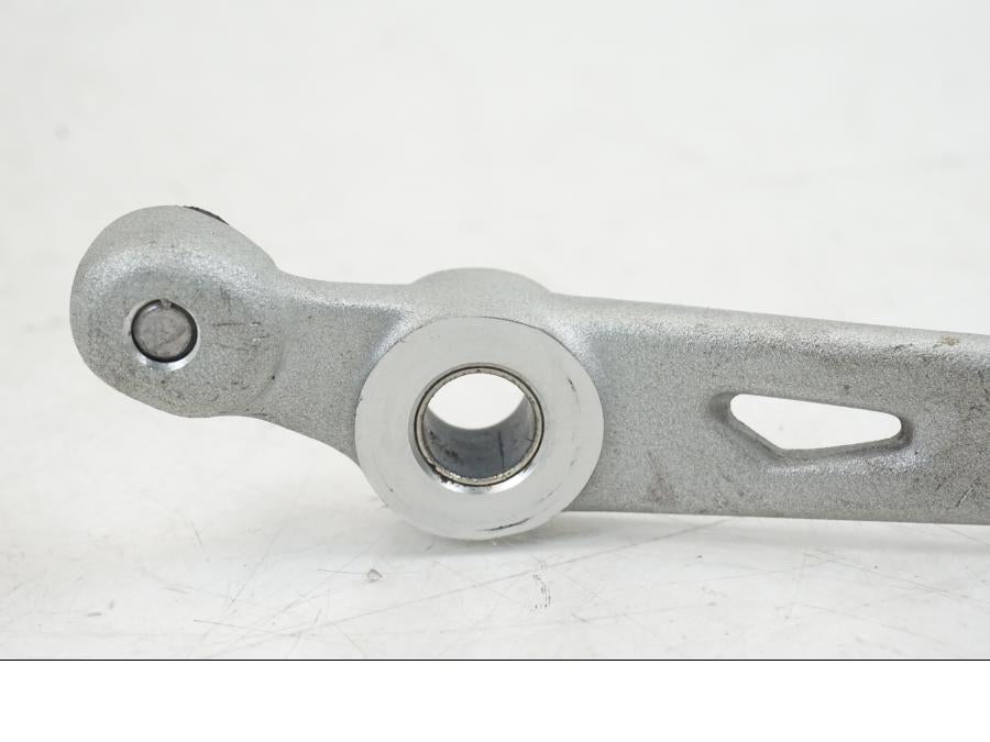 Baksidan på Växelpedal från en Triumph Speed Triple -2021 motorcykel.