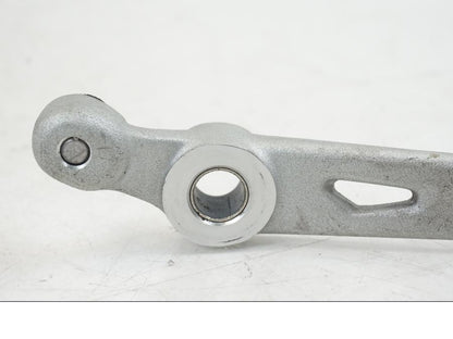 Baksidan på Växelpedal från en Triumph Speed Triple -2021 motorcykel.