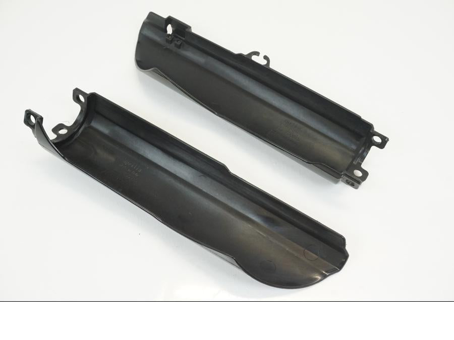 Vänster sida på Gaffelbensskydd från en Aprilia SXV 550 -2008 motorcykel.