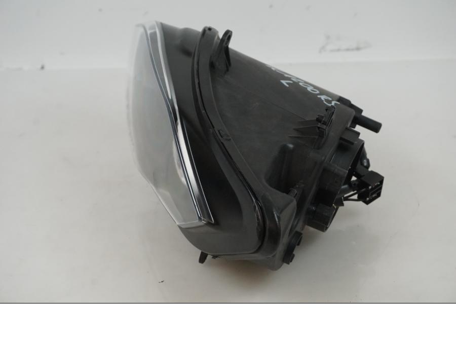 Höger sida på Strålkastare från en BMW K 1200 RS -2008 motorcykel.