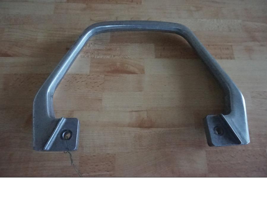 Framsidan på Passagerarhandtag från en Yamaha XJ 900 -1990 motorcykel.