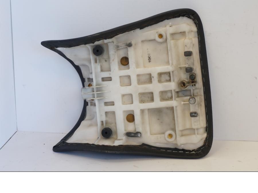 Snett uppifrån på Sadel från en Yamaha YZF 1000 R -1997 motorcykel.