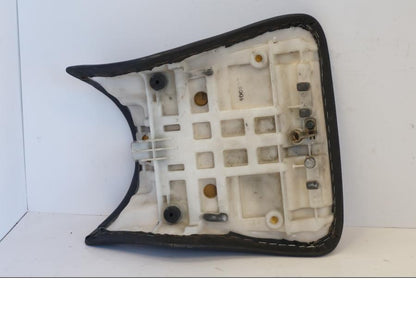 Snett uppifrån på Sadel från en Yamaha YZF 1000 R -1997 motorcykel.