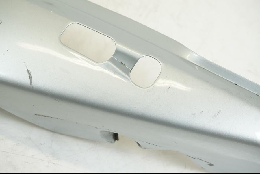 Baksidan på Bakvinge från en BMW F 650 CS -2003 motorcykel.