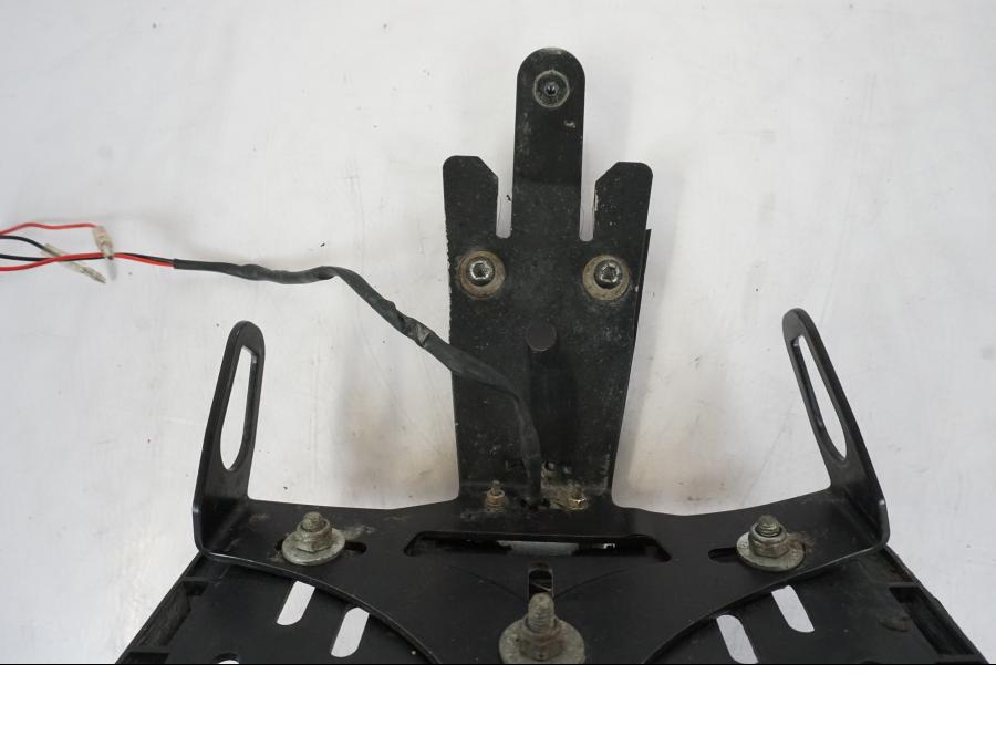 Snett uppifrån på Skylthållare från en Kawasaki ER-6N -2012 motorcykel.