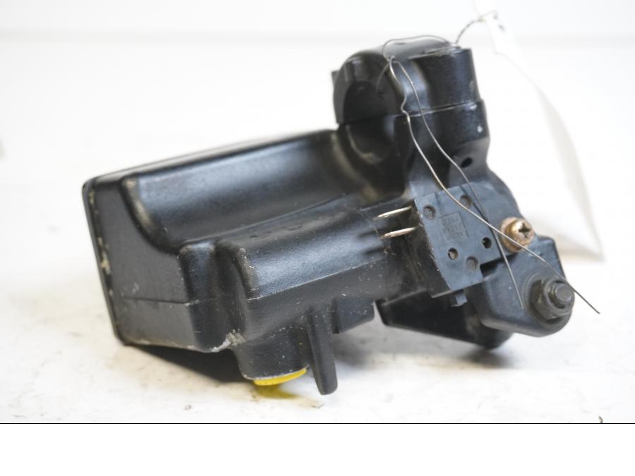 Höger sida på Bromshuvudcylinder från en Yamaha FZ-S 600 -1998 motorcykel.