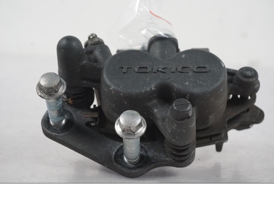 Höger sida på Bromsok från en Kawasaki ER-6N ABS -2010 motorcykel.