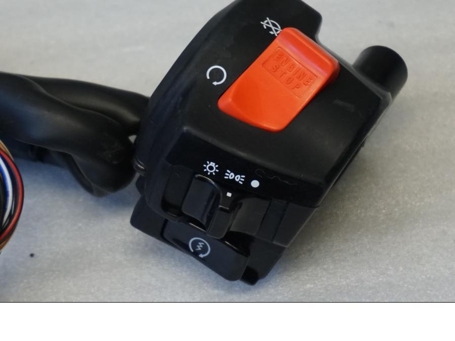 Höger sida på Styrelreglage från en Honda CBR 600 -2002 motorcykel.