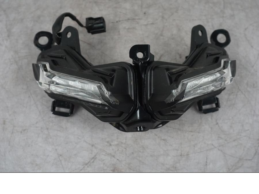 Framsidan på Positionsljus från en Yamaha MT-09 -2024 motorcykel.