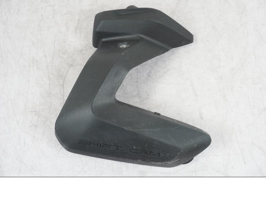 Framsidan på Ventilkåpskydd från en BMW R 1250 GSA -2024 motorcykel.