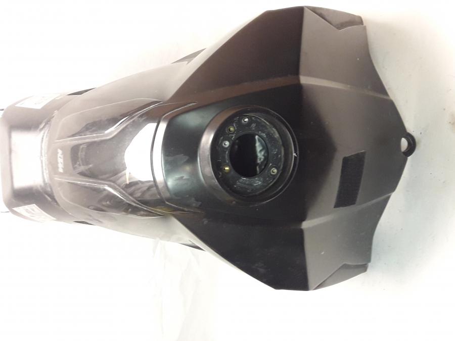 Framsidan på Bensintank från en KTM 990 Super Duke -2007 motorcykel.