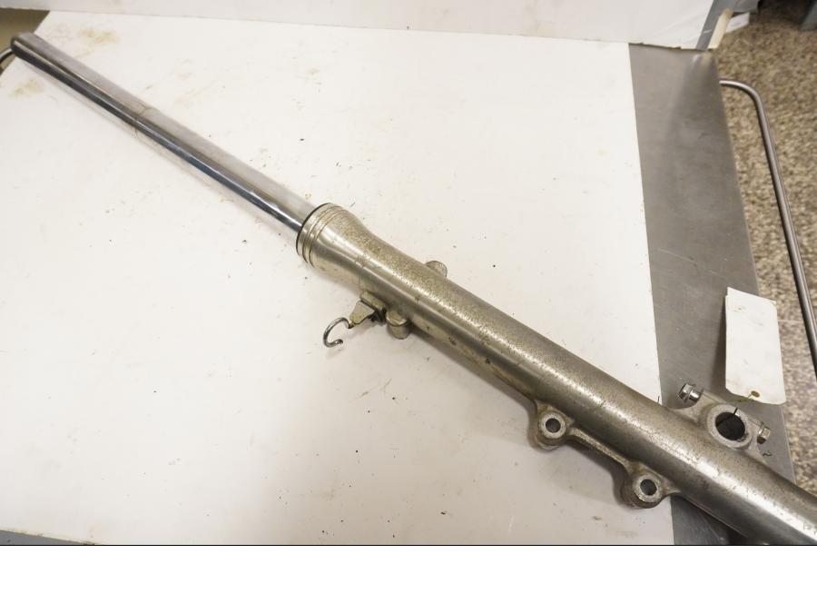 Framsidan på Gaffelben från en Kawasaki VN 750 -1994 motorcykel.