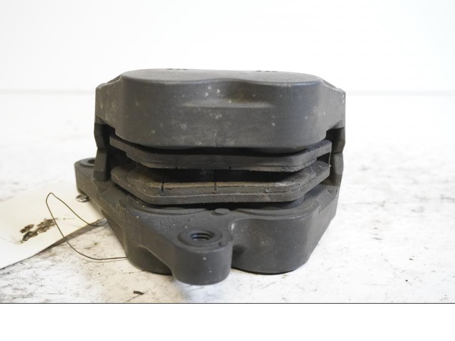 Höger sida på Bromsok från en BMW K 1200 RS -1998 motorcykel.