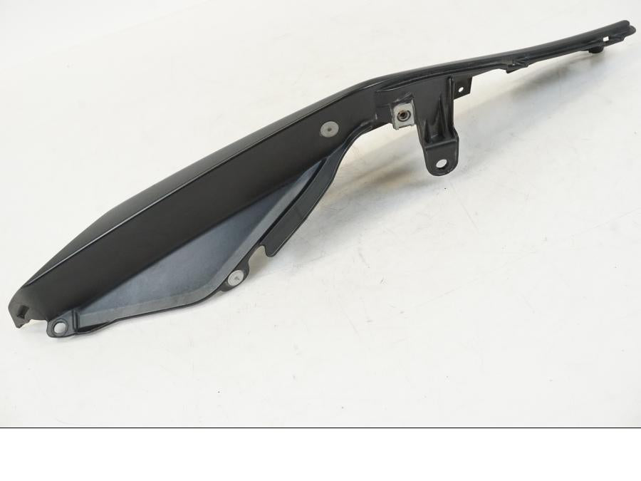 Höger sida på Bakvinge från en Aprilia Tuono V4R -2011 motorcykel.