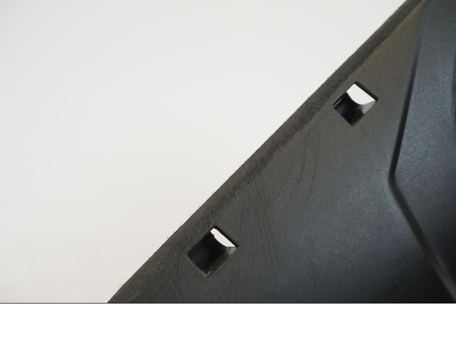 Snett nerifrån på Bakskärm från en Yamaha NS50F Aerox 4 -2017 moped.