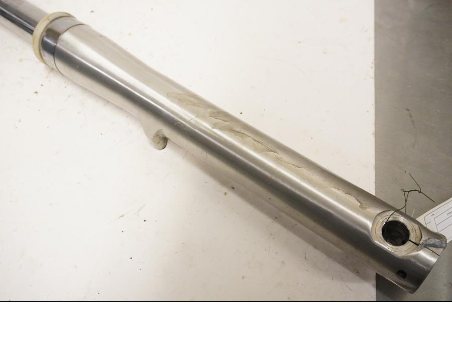 Baksidan på Gaffelben från en Honda VT 1100 C -1999 motorcykel.