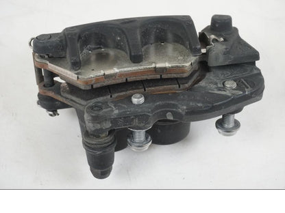 Snett nerifrån på Bromsok från en BMW R 1250 GS -2021 motorcykel.