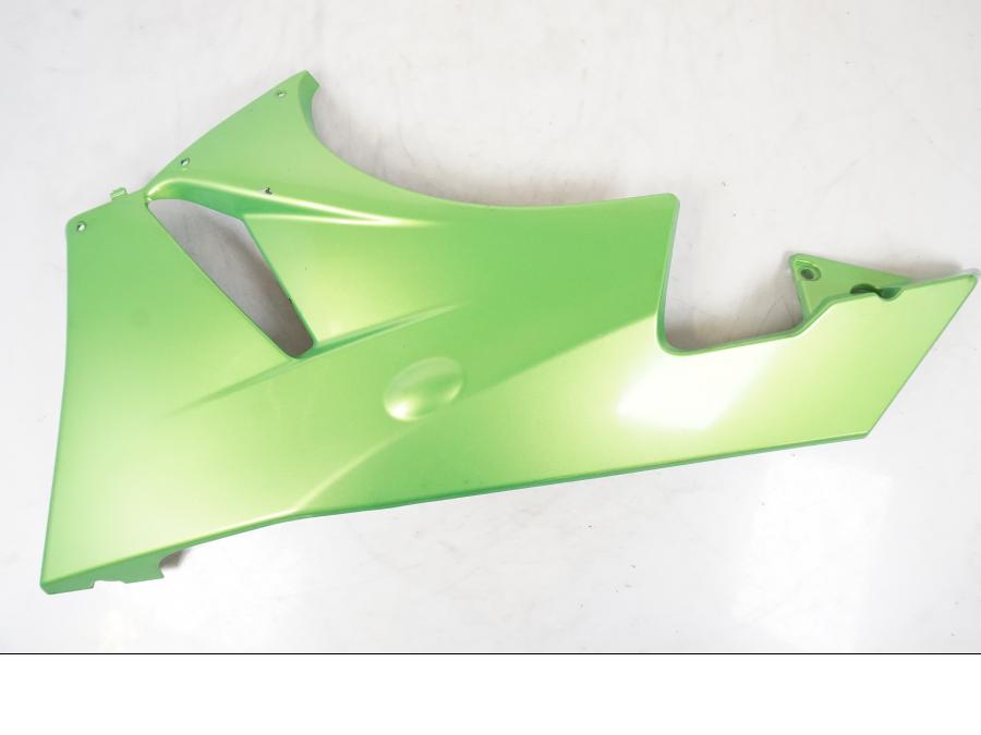 Framsidan på Magkåpa från en Kawasaki ZX-6R -2011 motorcykel.