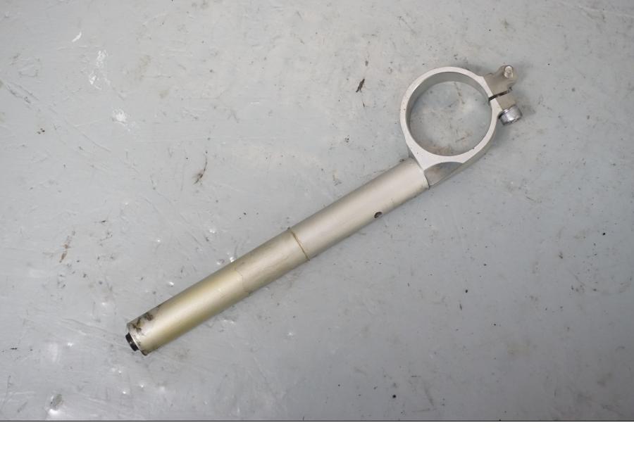 Baksidan på Styre från en Yamaha YZF 1000 R1 -2017 motorcykel.