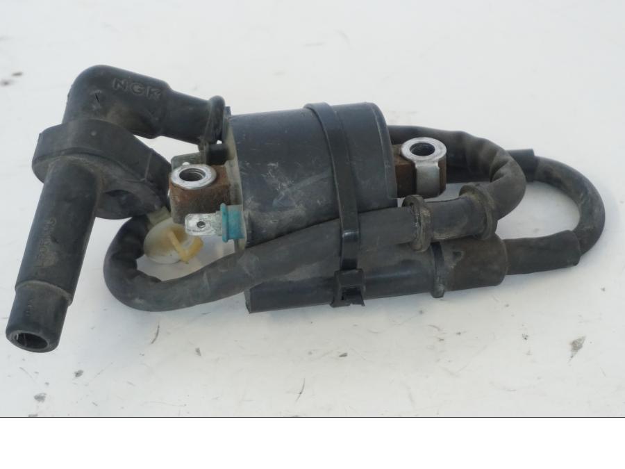 Framsidan på Tändspole från en Honda SH 300 A -2011 scooter.