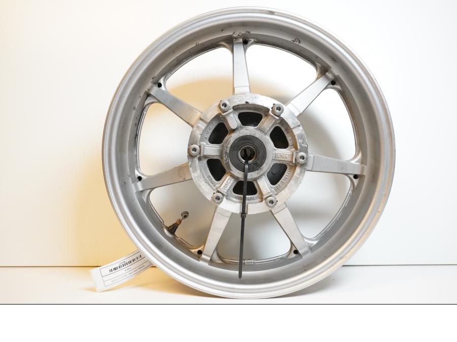 Framsidan på Fälg från en Yamaha XVS 1300 -2008 motorcykel.