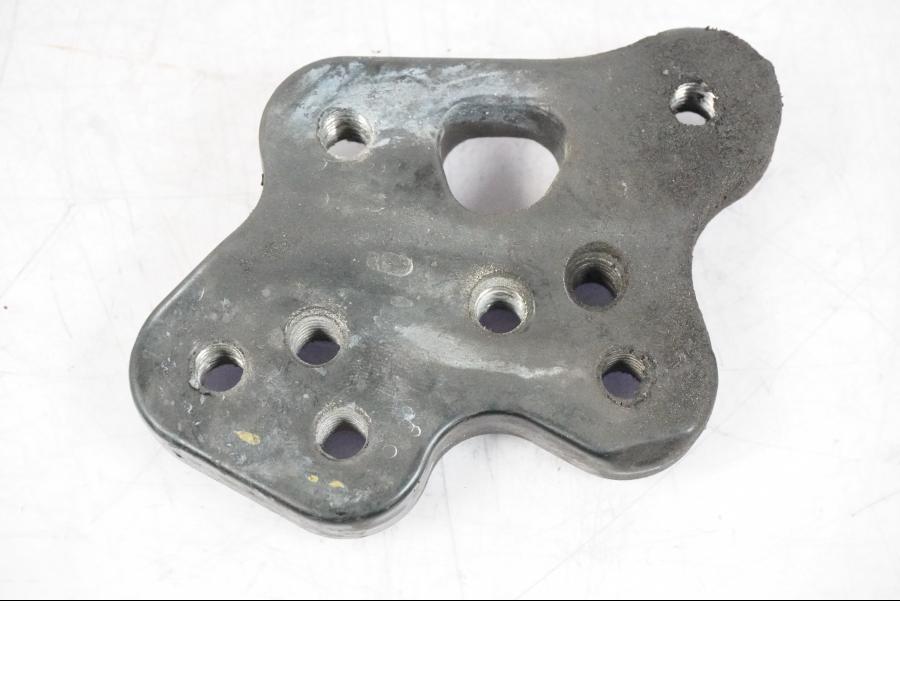 Baksidan på Fotpinnefäste inre från en Suzuki GSX-R 1000 -2008 motorcykel.