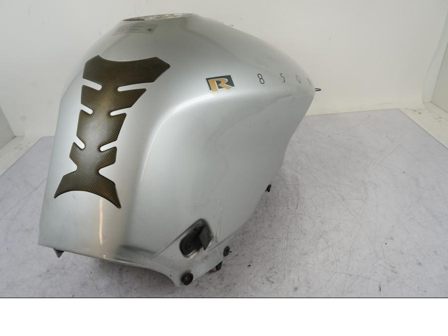 Snett uppifrån på Bensintank från en BMW R 850 R -2004 motorcykel.