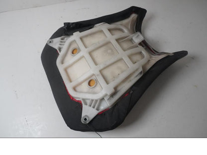 Höger sida på Sadel från en Yamaha YZF 1000 R1 -2002 motorcykel.