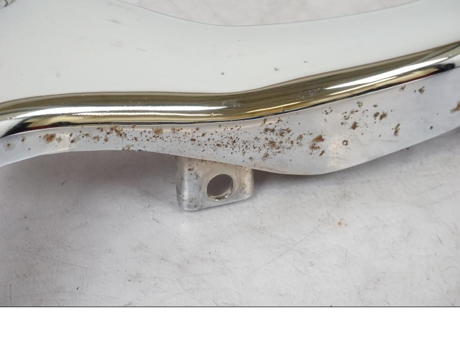 Vänster sida på Bakskärmstag från en Suzuki VL 800 -2002 motorcykel.