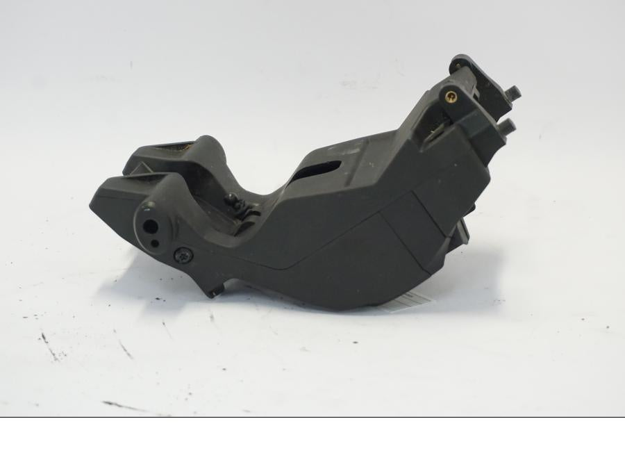 Vänster sida på Strålkastarfäste från en KTM 790 Duke -2018 motorcykel.