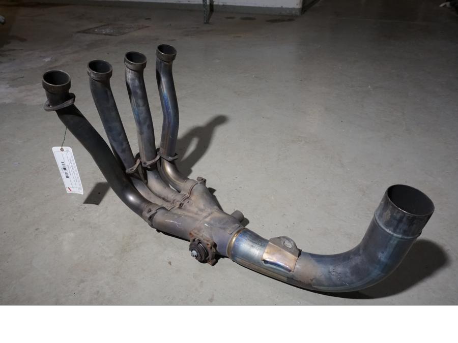 Höger sida på Grenrör från en Yamaha YZF 1000 R1 -2004 motorcykel.