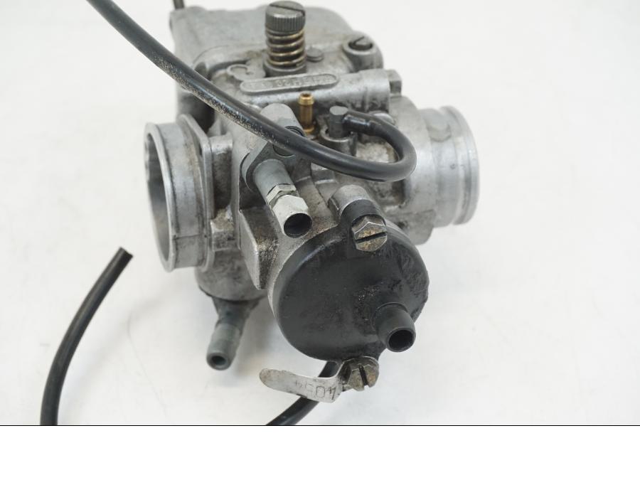 Vänster sida på Förgasare från en Honda NSR 125 -1991 motorcykel.