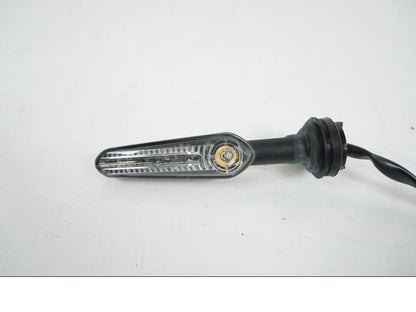 Snett uppifrån på Blinkers från en Yamaha MT-09 Tracer -2021 motorcykel.