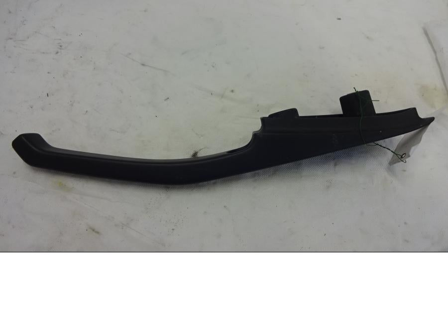 Framsidan på Passagerarhandtag från en Kawasaki Z 1000 -2011 motorcykel.