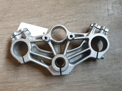 Baksidan på Gaffelkrona från en BMW F 800 S -2009 motorcykel.