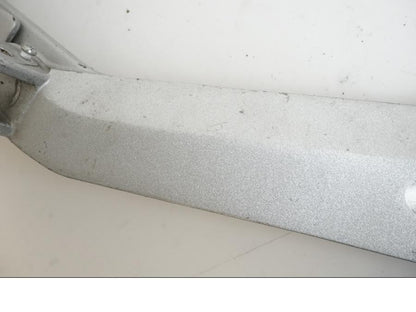 Höger sida på Fotpinnefäste från en Honda CB 600 Hornet -2005 motorcykel.